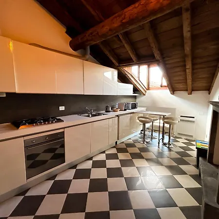 Loft Mansardato Sullo Skyline Di Апартаменты *