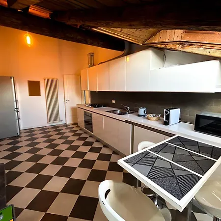 Loft Mansardato Sullo Skyline Di Апартаменты