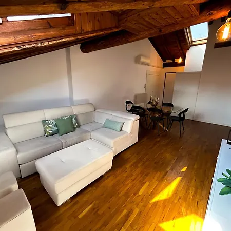 Apartmán Loft Mansardato Sullo Skyline Di
