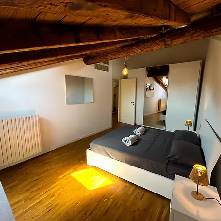 Loft Mansardato Sullo Skyline Di Apartmán