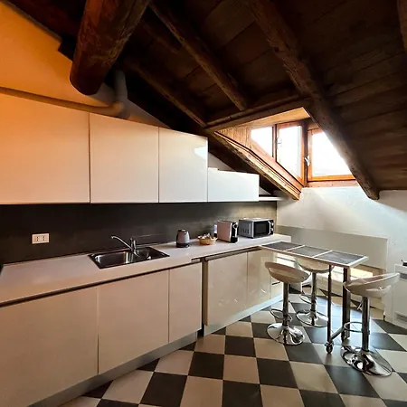 Loft Mansardato Sullo Skyline Di *