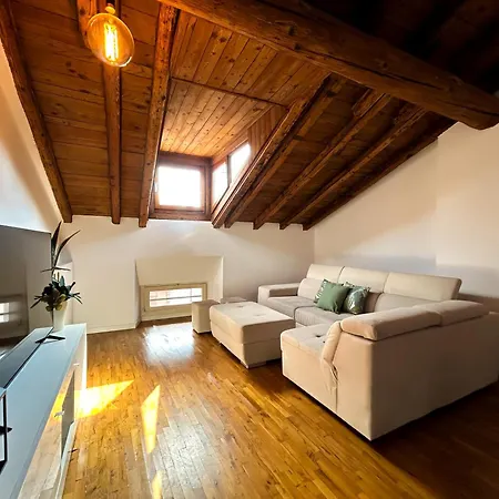 Appartamento Loft Mansardato Sullo Skyline Di Bergamo